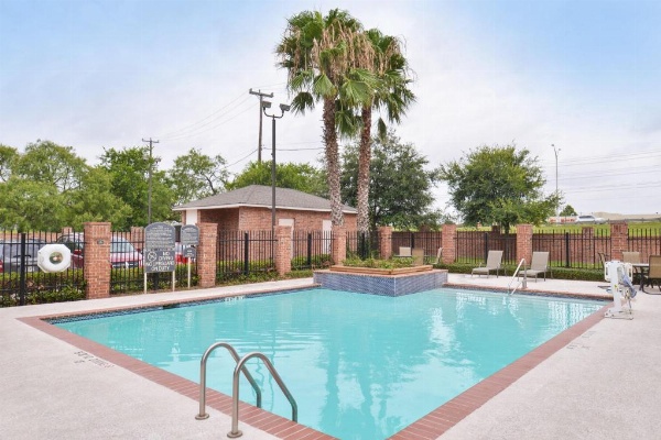 Holiday Inn Express & Suites San Antonio South image 13