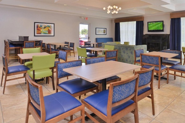 Holiday Inn Express & Suites San Antonio South image 20