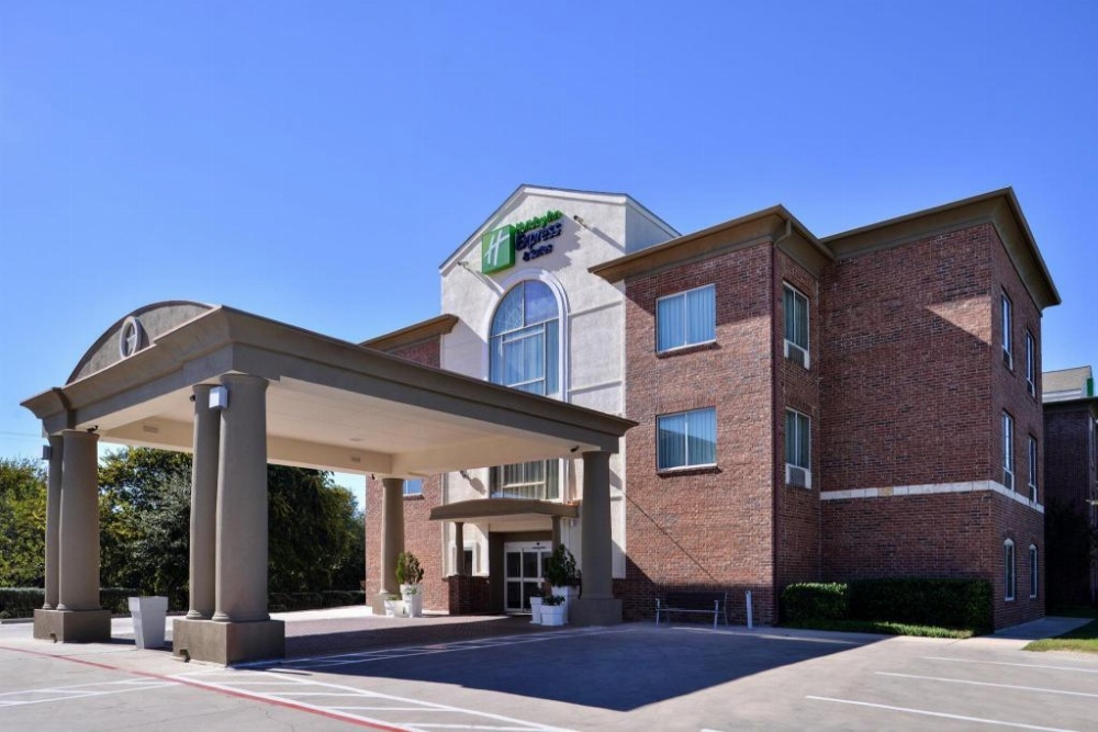 Holiday Inn Express & Suites San Antonio South Main image